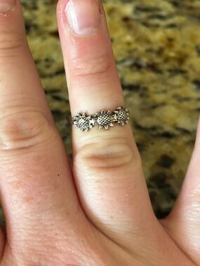 NEW Silver Plated Floral Ring